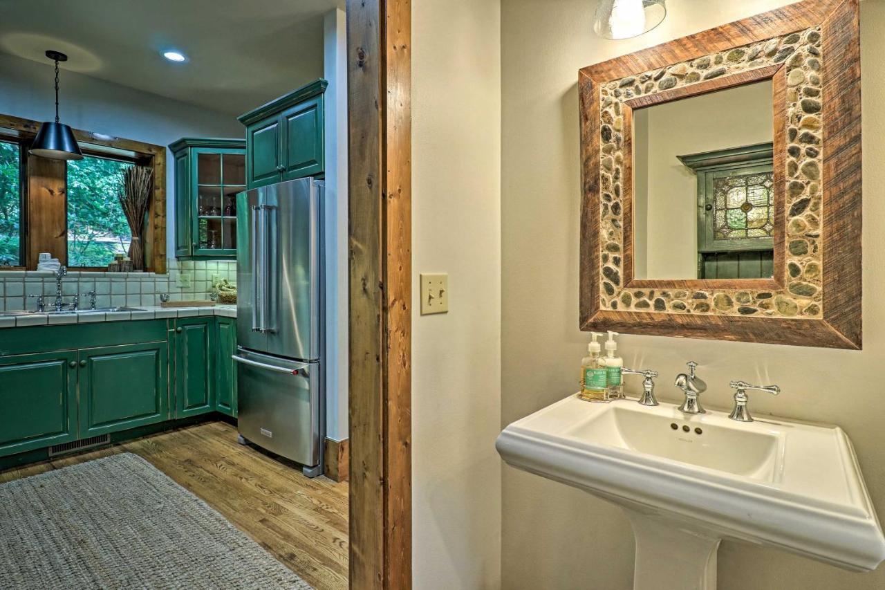 Charming Cashiers Cottage With Screened Porch! Екстериор снимка